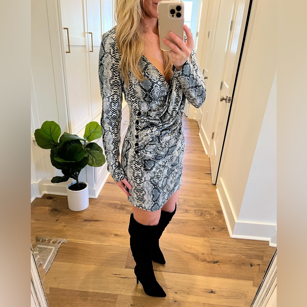 Snake Skin long sleeve ruched dress-Small. NWT